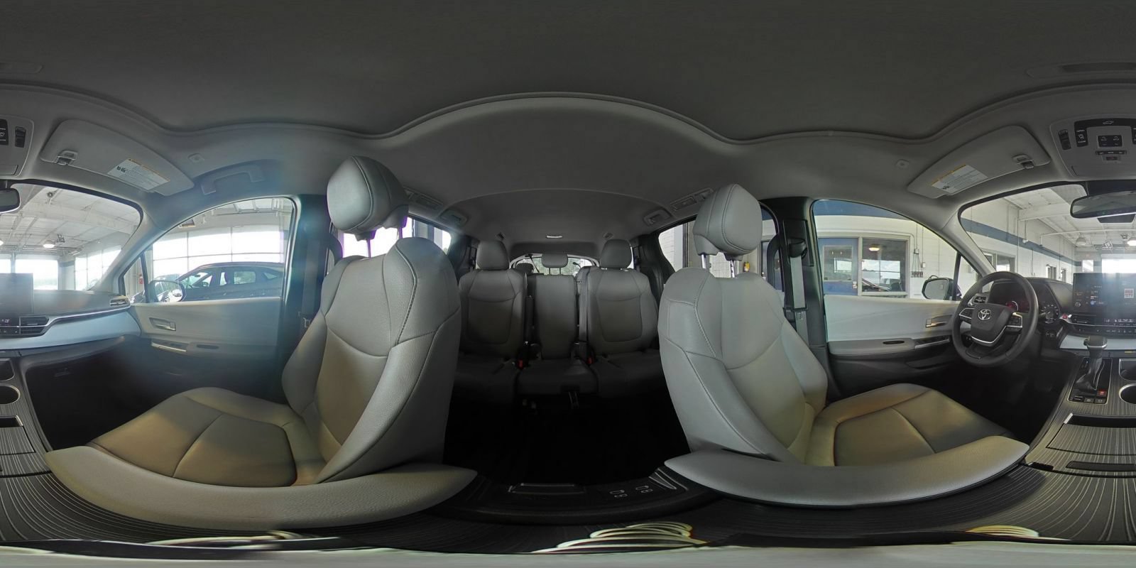 Used 2025 Toyota Sienna XLE FWD image 44