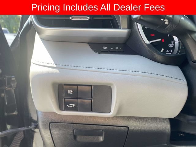 Used 2021 Toyota Highlander XLE AWD/4WD image 24