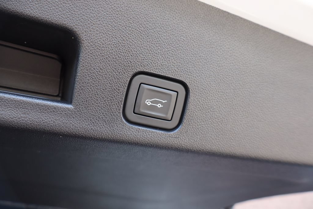 Used 2025 GMC Acadia Elevation FWD image 38