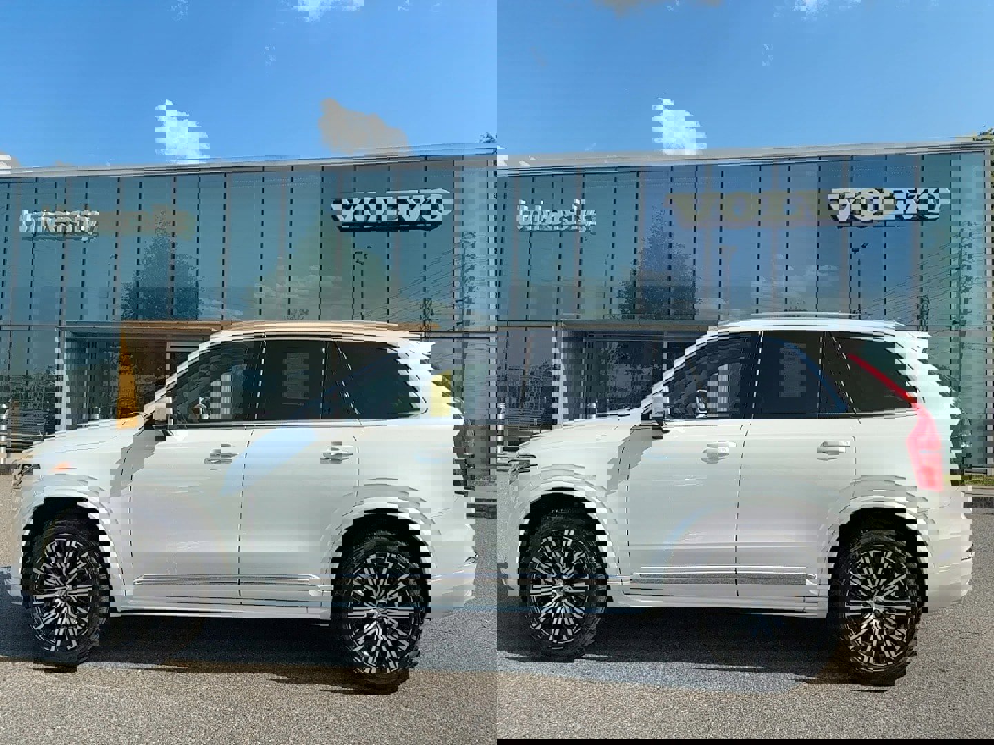 Certified 2024 Volvo XC90 B5 Core w/ Protection Package Premier image 1