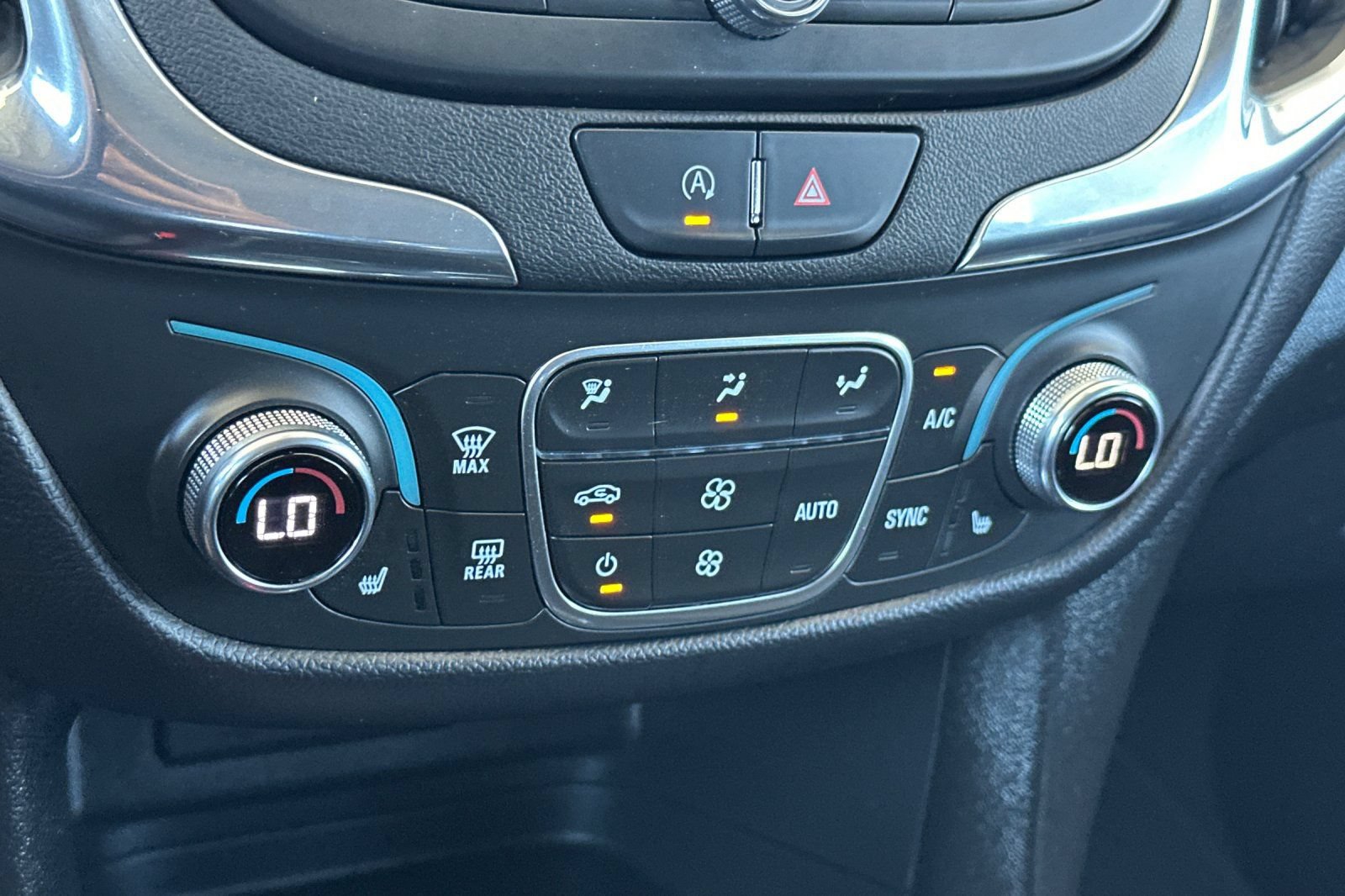 Used 2023 Chevrolet Equinox LT FWD image 25