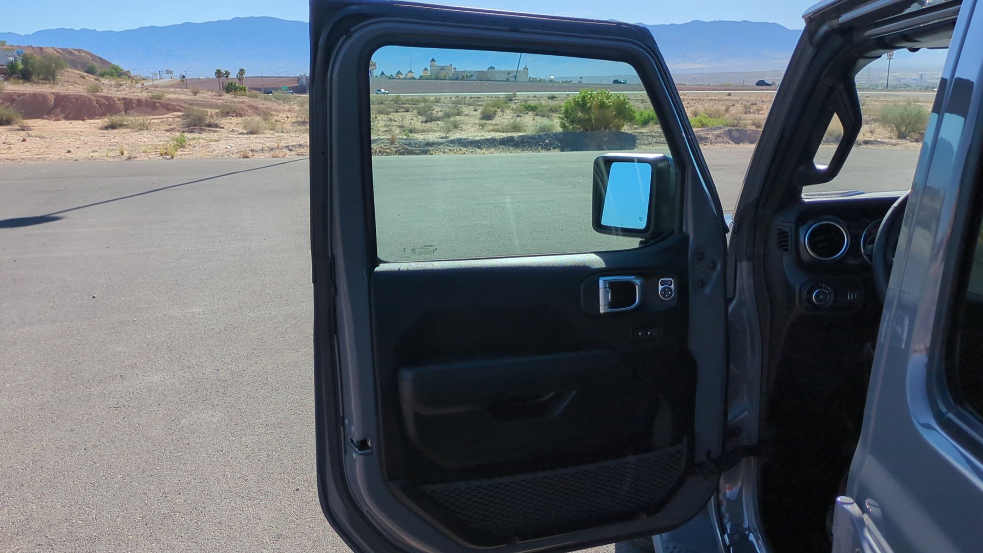 Used 2023 Jeep Wrangler Unlimited Sahara image 12