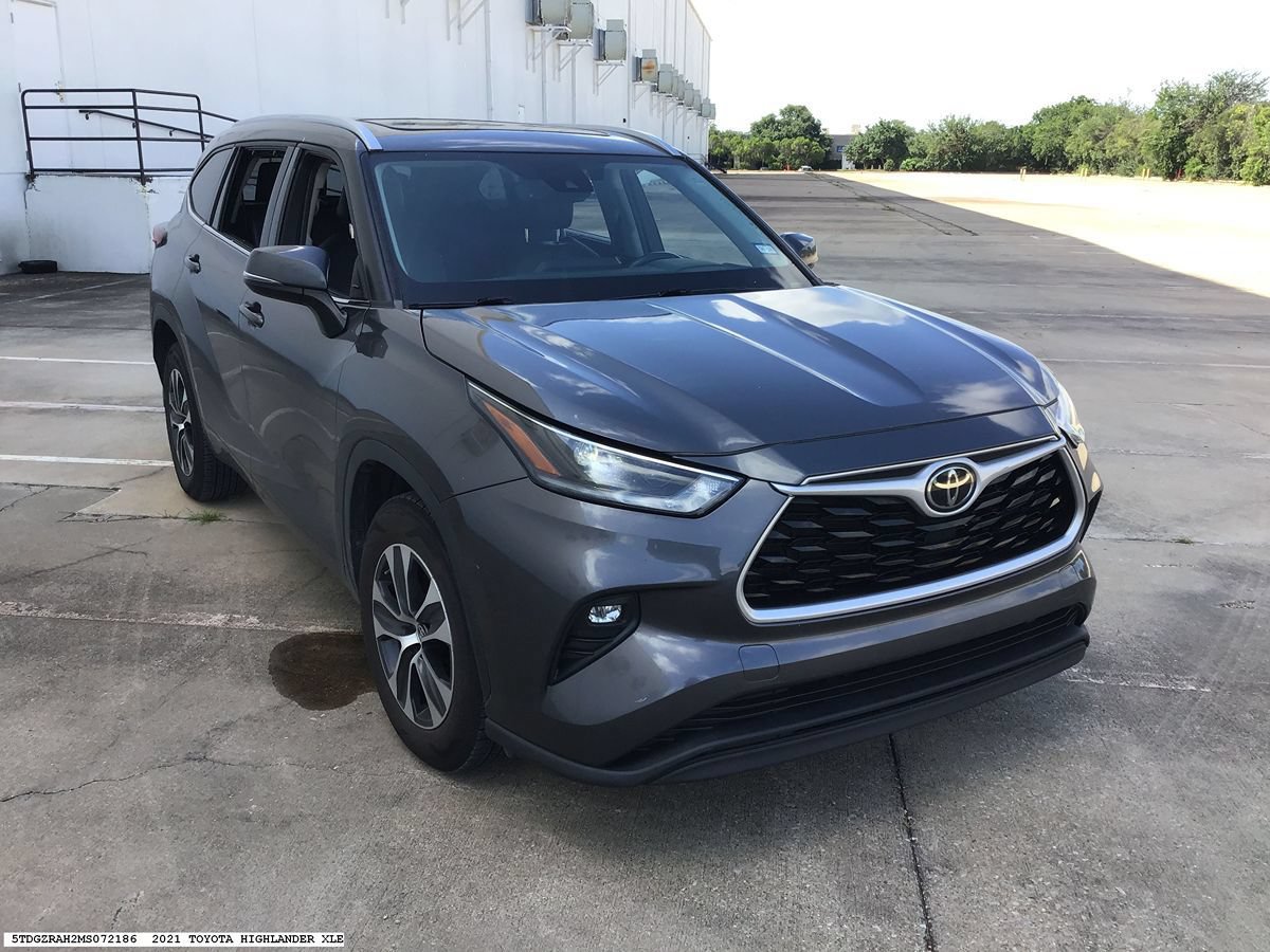 Used 2021 Toyota Highlander XLE FWD image 6