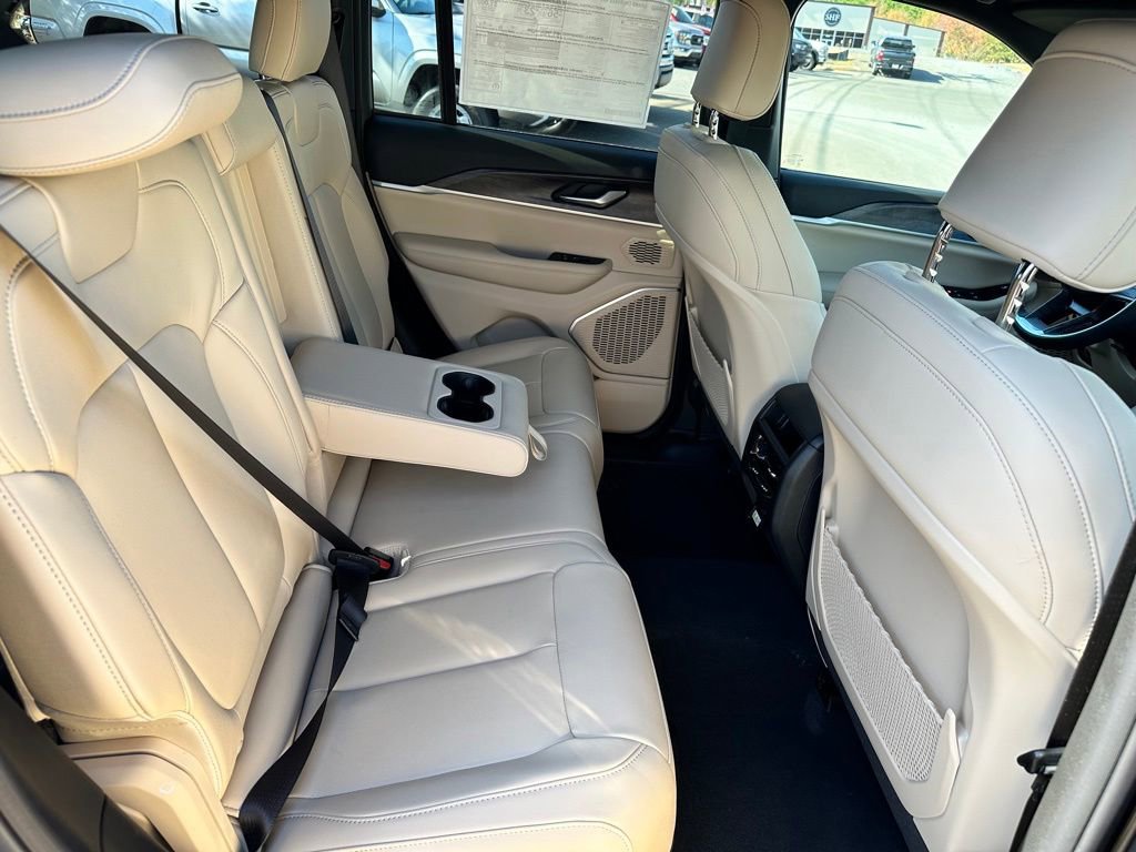 Used 2024 Jeep Grand Cherokee Limited 4xe w/ MOPAR Finishing Package AWD/4WD image 32