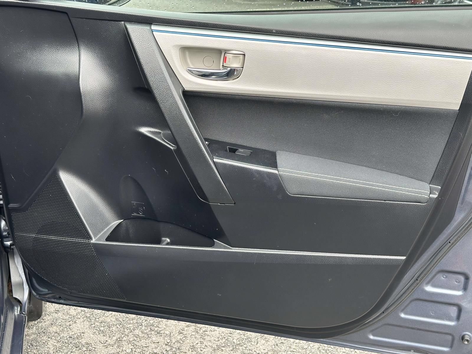 Used 2014 Toyota Corolla LE FWD image 27