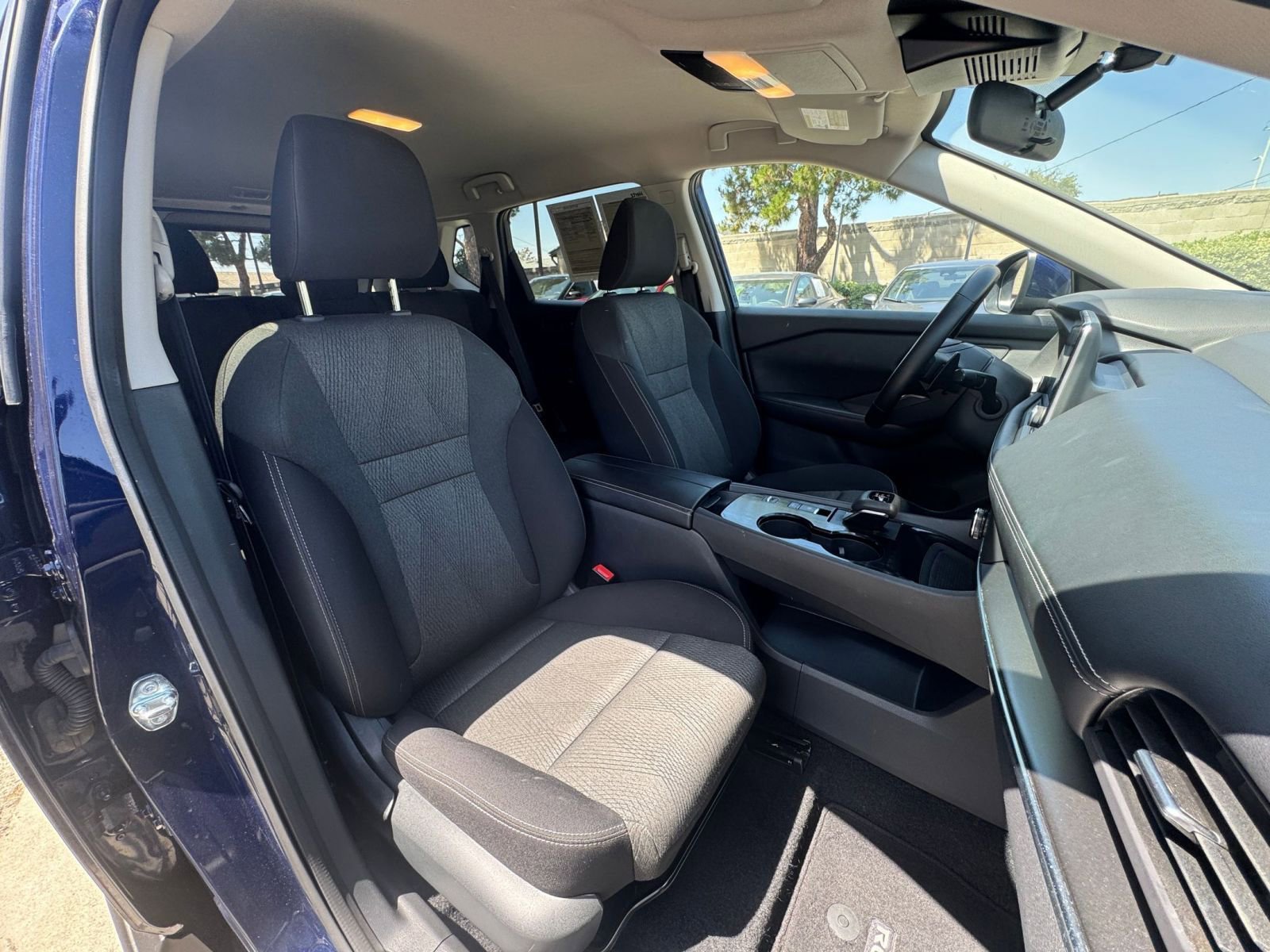 Used 2025 Nissan Rogue SV FWD image 38