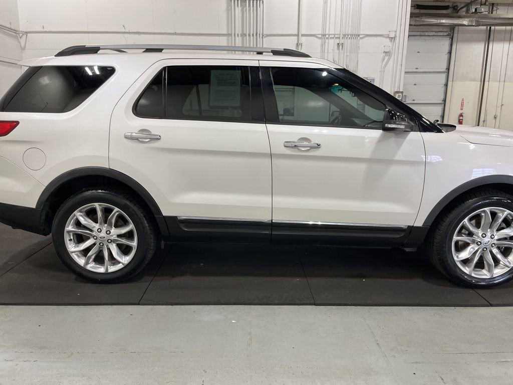 Used 2015 Ford Explorer XLT w/ Equipment Group 202A image 11