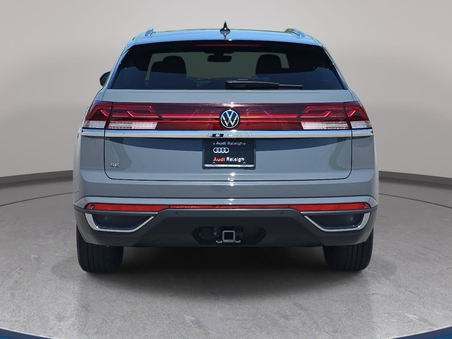 Used 2024 Volkswagen Atlas Cross Sport SE w/ Panoramic Sunroof Package image 8