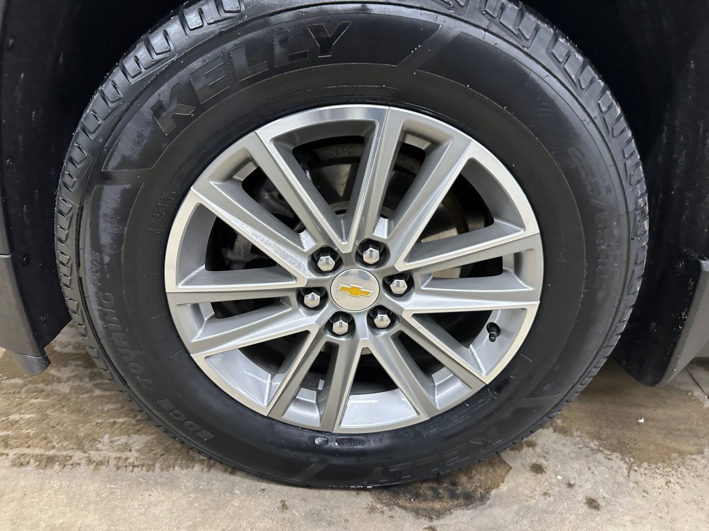 Used 2023 Chevrolet Traverse LT w/ LPO, Floor Liner Package image 40