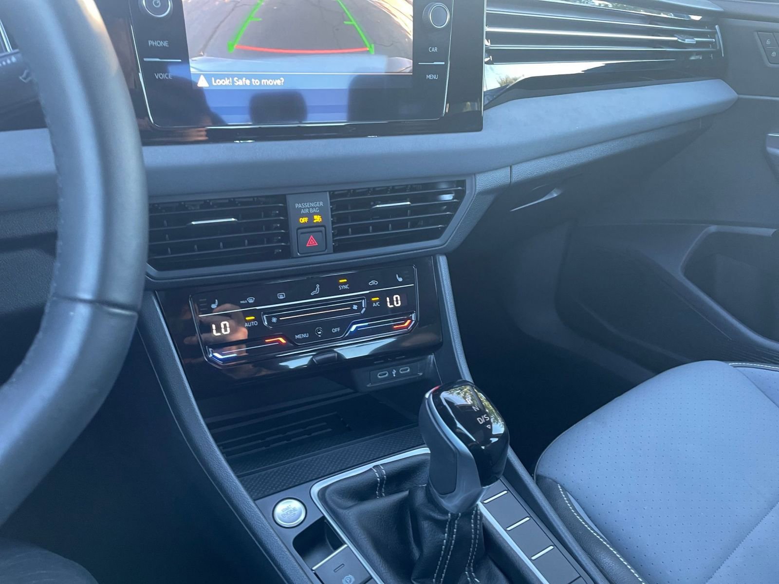 Used 2025 Volkswagen Jetta SE image 35