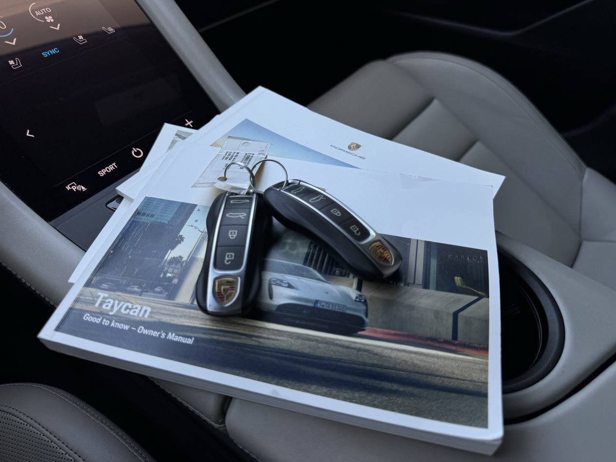 Used 2021 Porsche Taycan RWD image 30