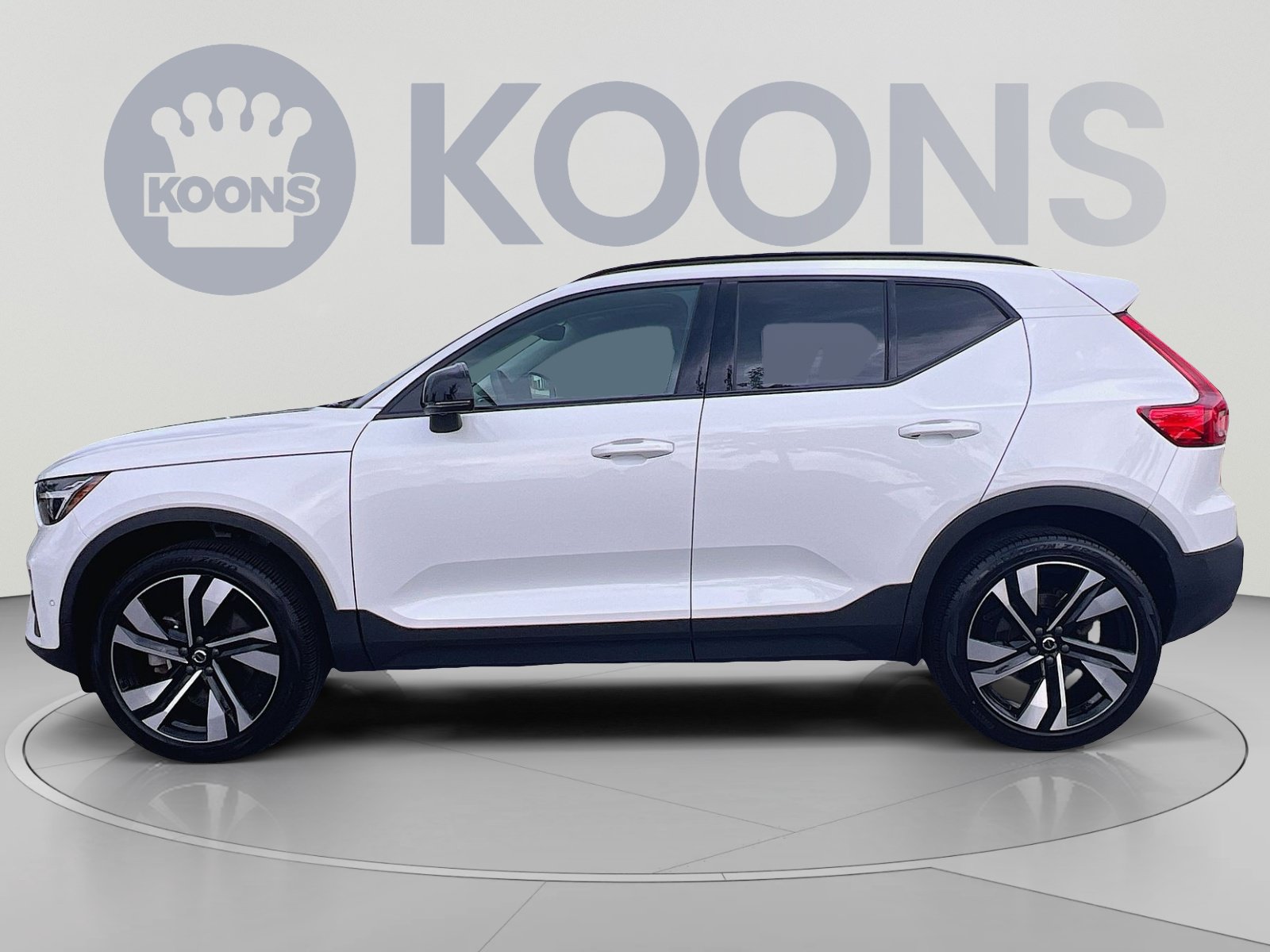 Certified 2023 Volvo XC40 B5 Plus w/ Climate Package AWD/4WD image 2