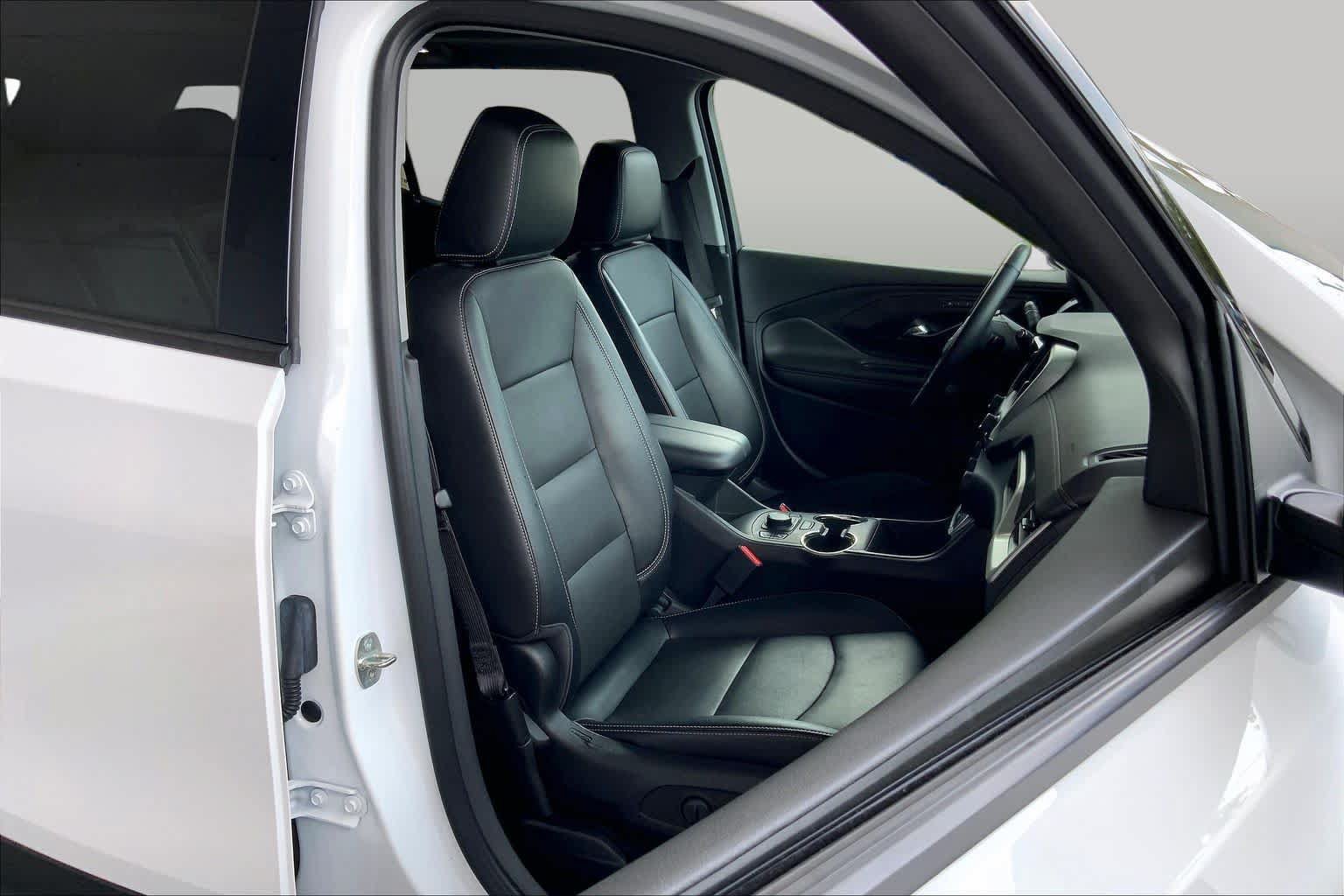 Used 2023 GMC Terrain SLT w/ Tech Package FWD image 9