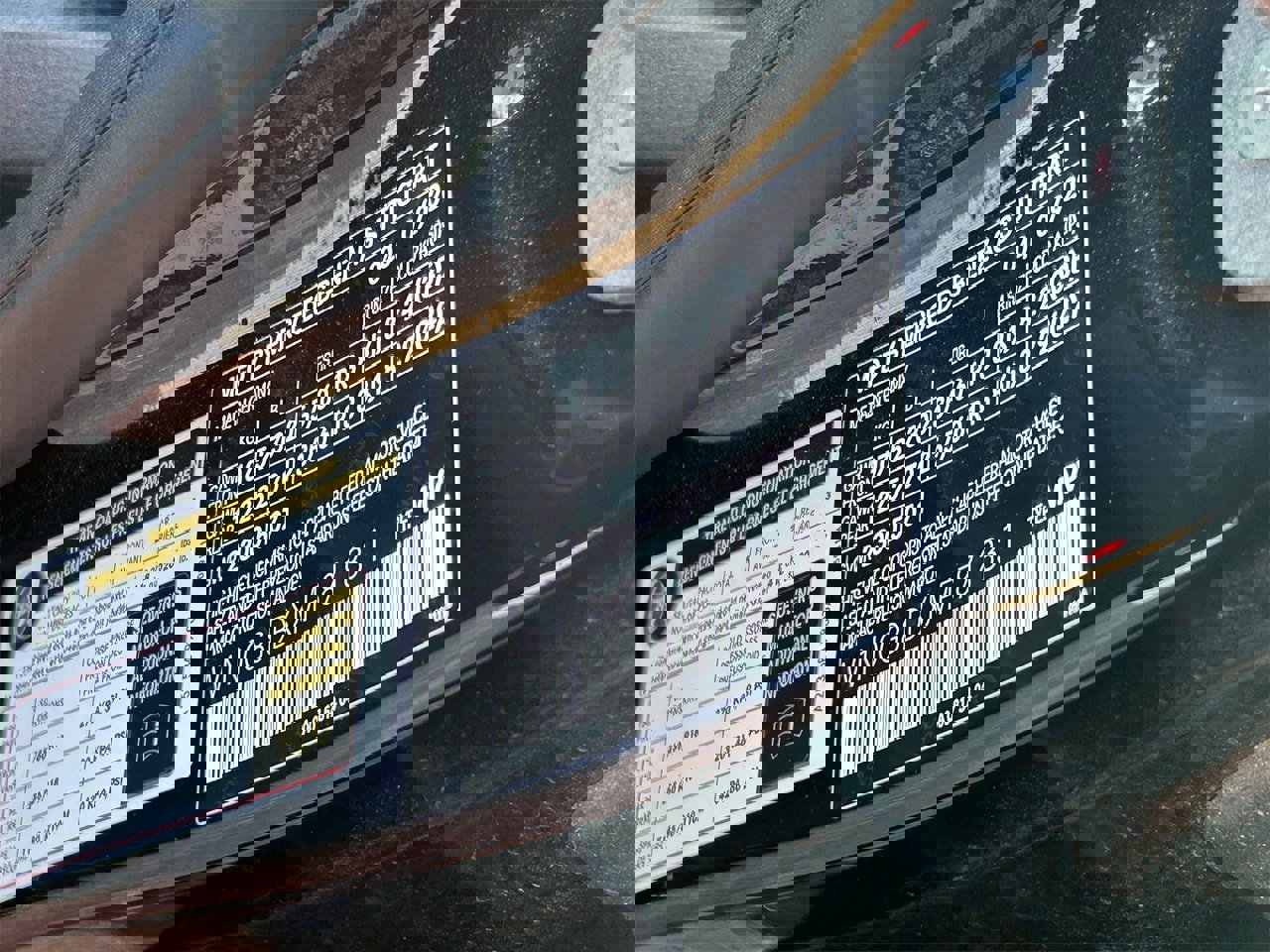 Used 2021 Mercedes-Benz GLC 300 image 9