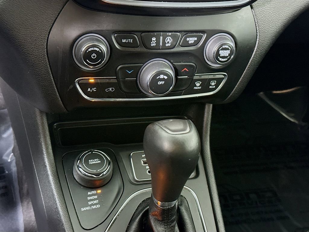 Used 2021 Jeep Cherokee Latitude Lux image 8