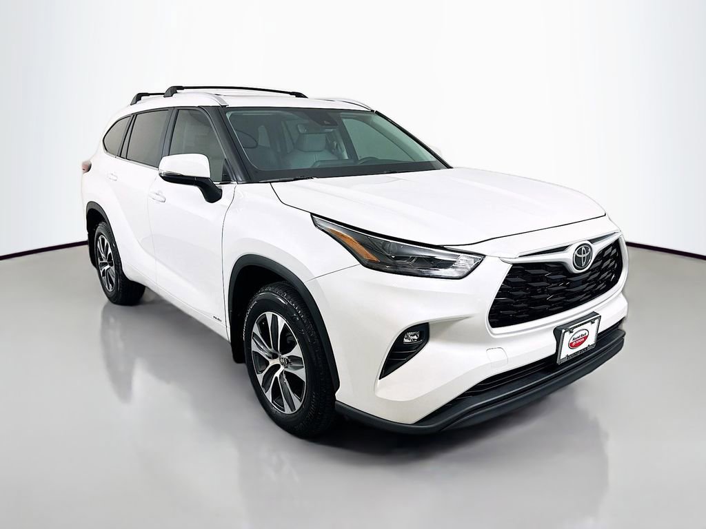 Certified 2026 Toyota Highlander XLE image 3
