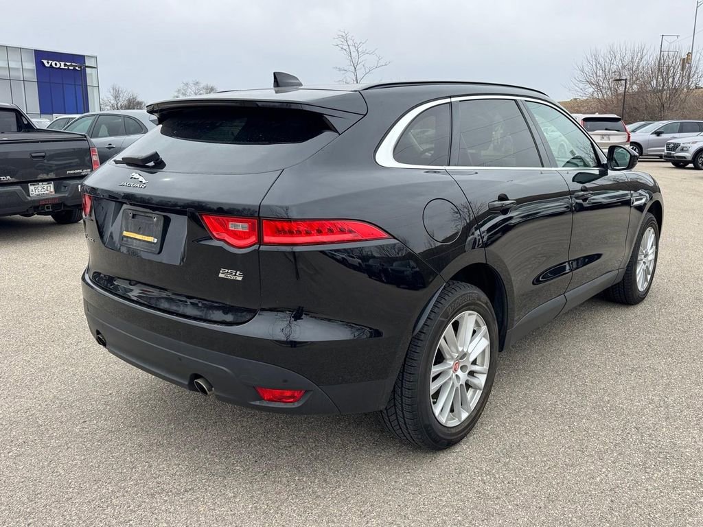 Used 2019 Jaguar F-PACE Prestige image 4