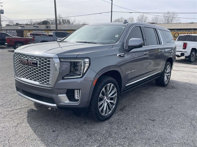 Used 2021 GMC Yukon XL Denali w/ Denali Premium Package image 9