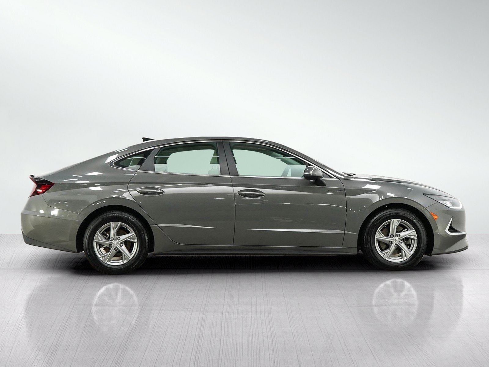Used 2022 Hyundai Sonata SE w/ Cargo Package FWD image 6