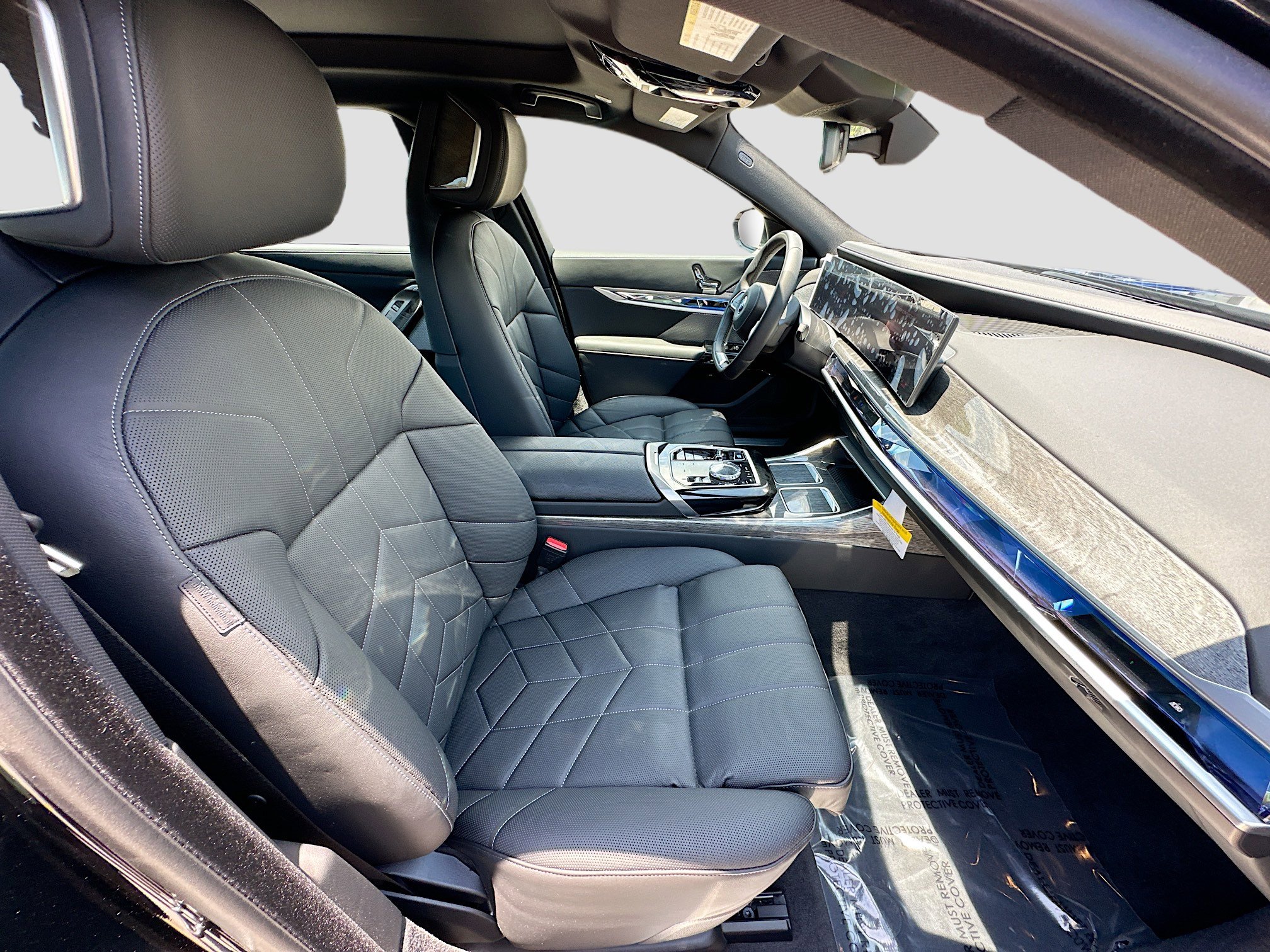 Used 2024 BMW i7 xDrive60 w/ Executive Package image 34