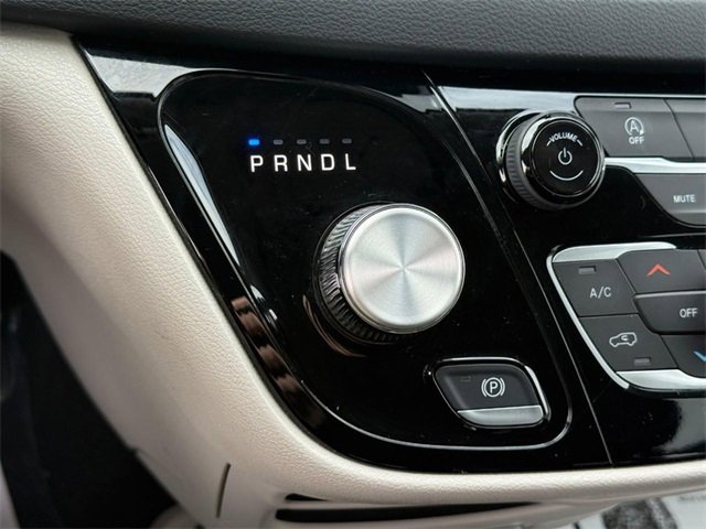 Used 2023 Chrysler Voyager LX image 23