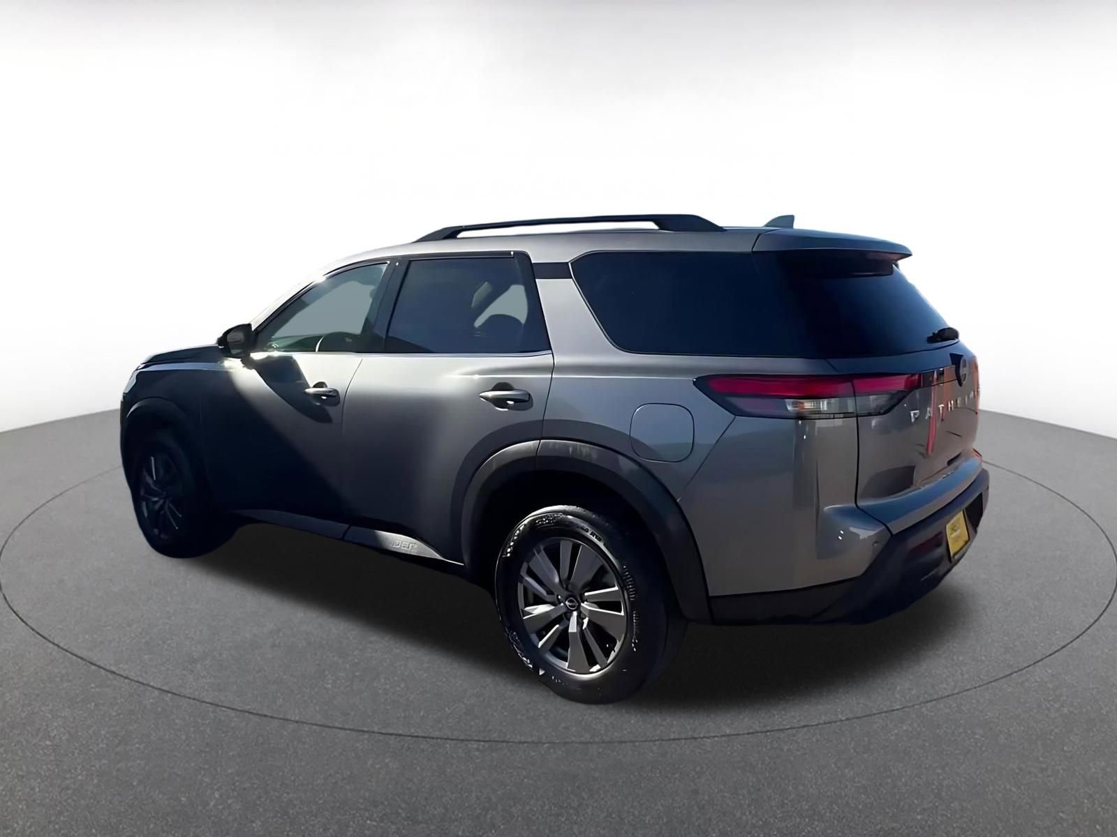 Used 2025 Nissan Pathfinder SV AWD/4WD image 11