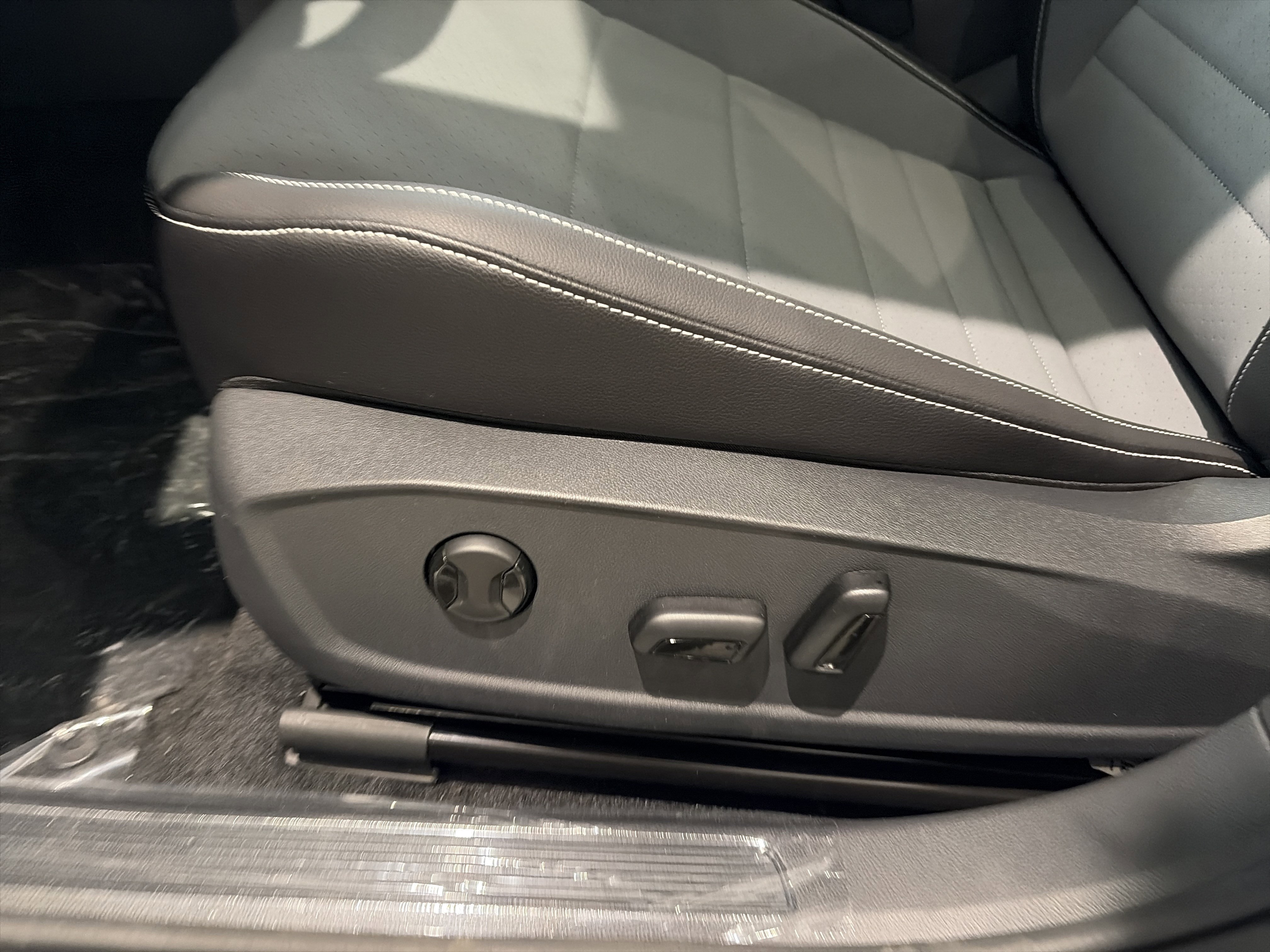 New 2026 Volkswagen Jetta SE FWD image 10