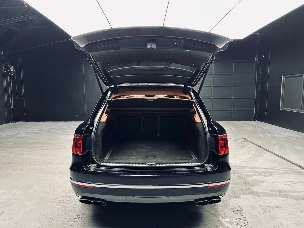 Used 2019 Bentley Bentayga AWD/4WD image 42