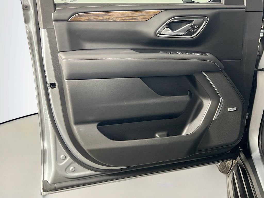 Certified 2024 Chevrolet Suburban Premier w/ Premium Package image 17