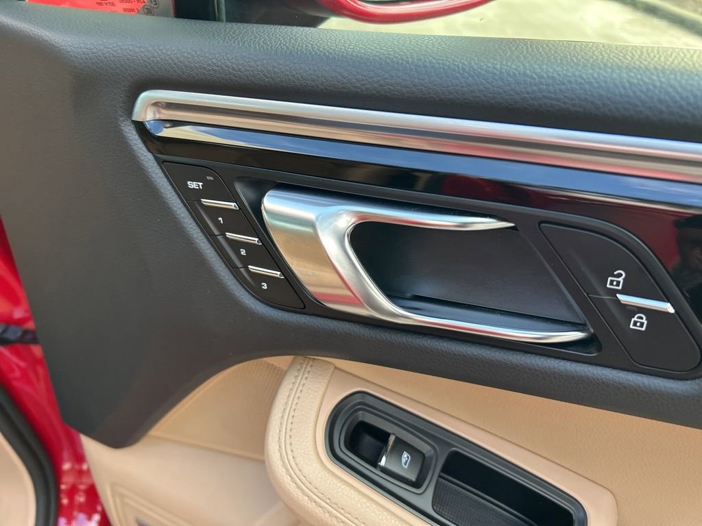 Used 2020 Porsche Macan image 25