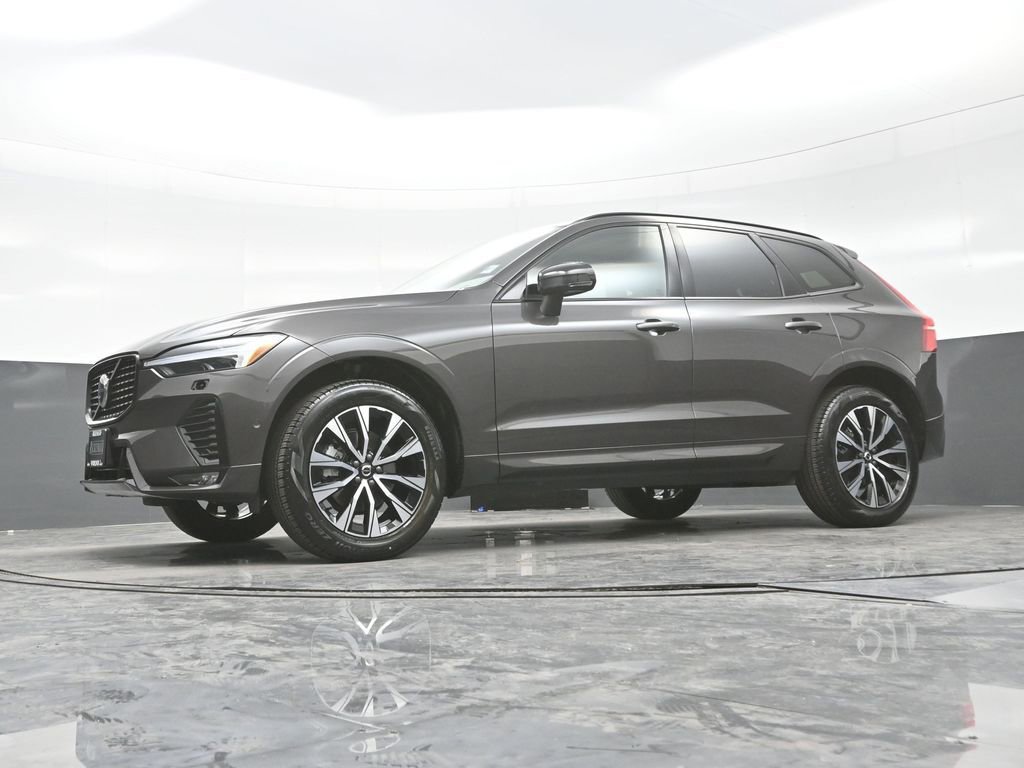 Used 2025 Volvo XC60 B5 Plus AWD/4WD image 22