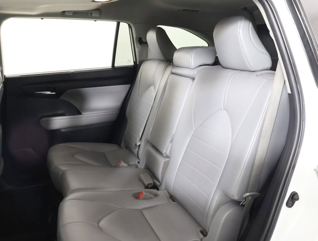 Used 2021 Toyota Highlander XLE image 10