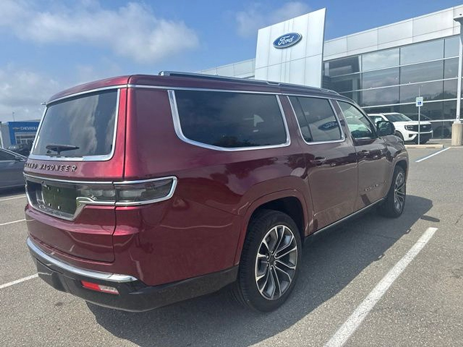 Used 2025 Jeep Grand Wagoneer L Series III AWD/4WD image 15