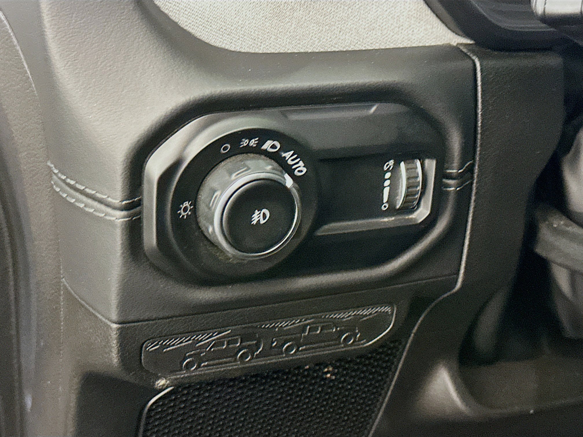 Used 2025 Jeep Wrangler Unlimited Sahara AWD/4WD image 17