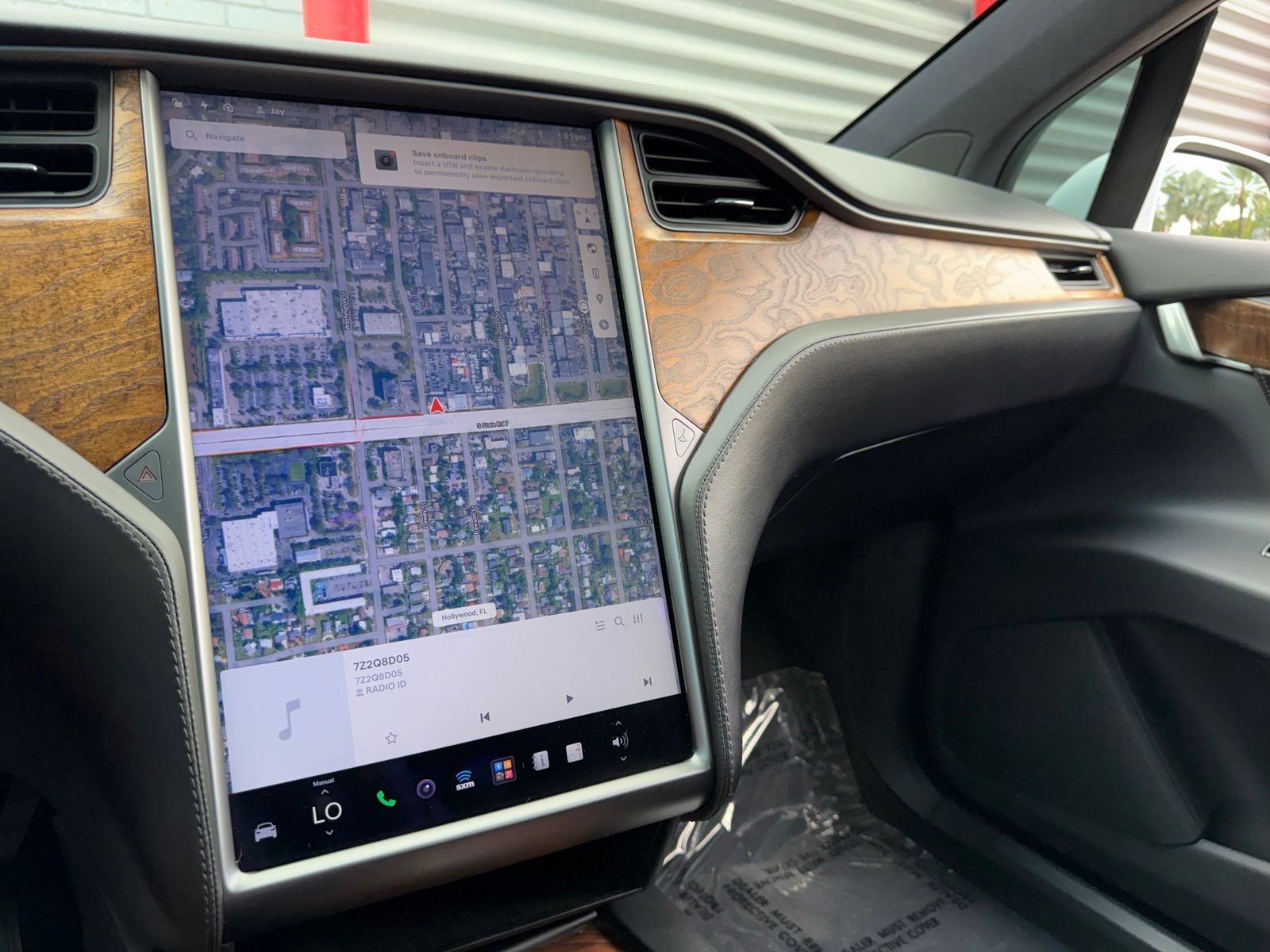Used 2020 Tesla Model X Long Range AWD/4WD image 32