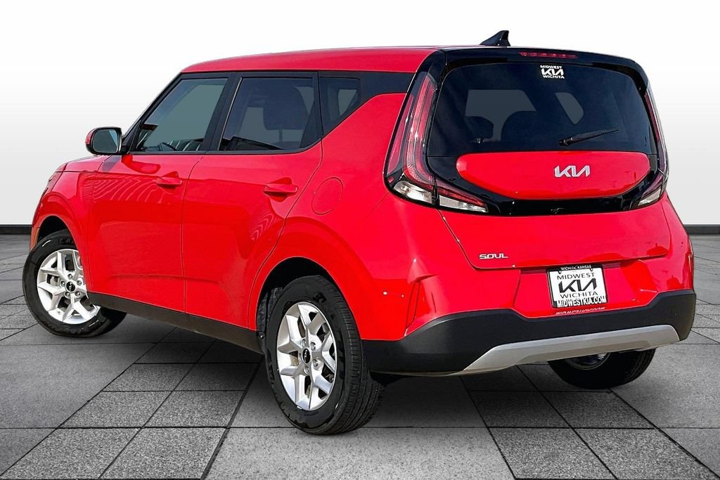 Used 2024 Kia Soul LX w/ Option Group 015 FWD image 11
