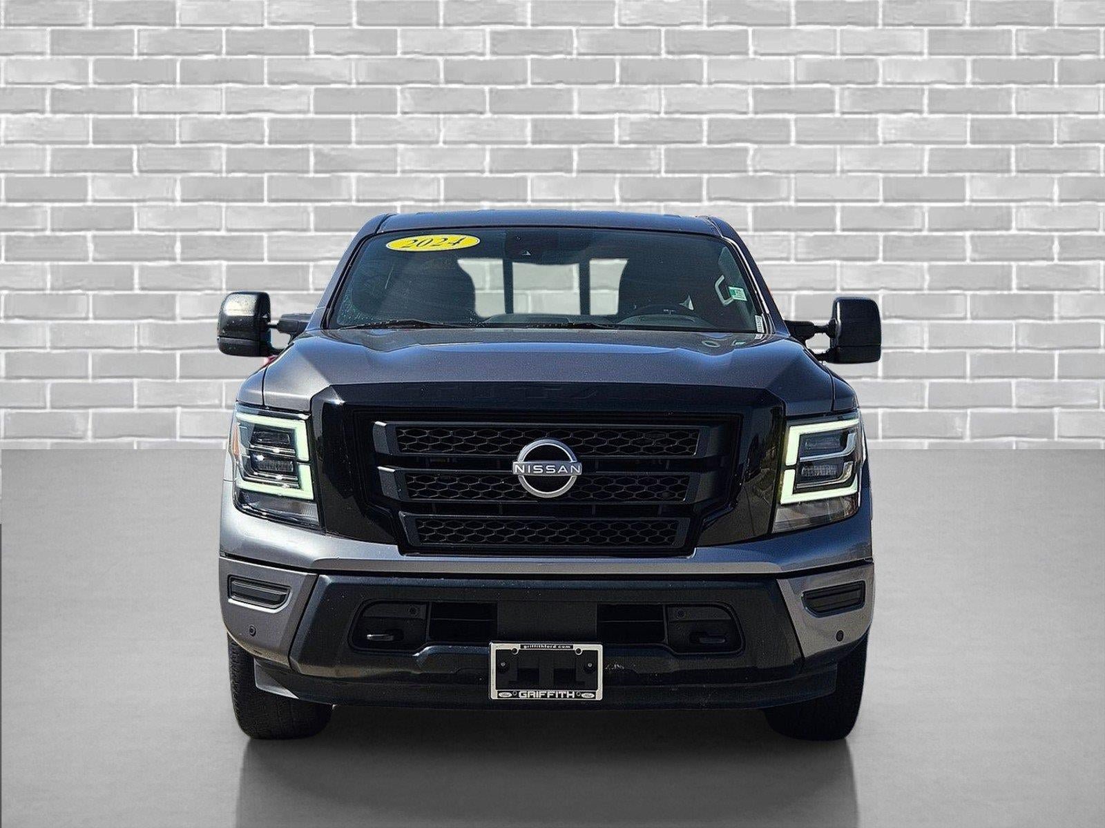 Used 2024 Nissan Titan SV w/ SV Convenience Package AWD/4WD image 2