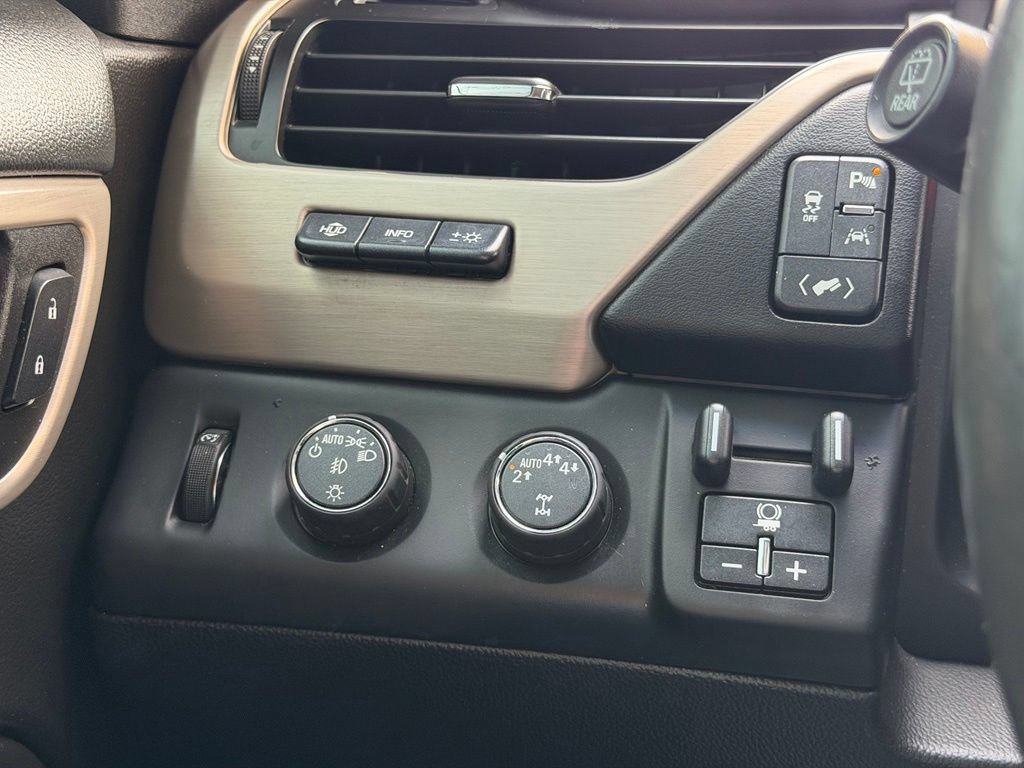 Used 2017 GMC Yukon Denali AWD/4WD image 19