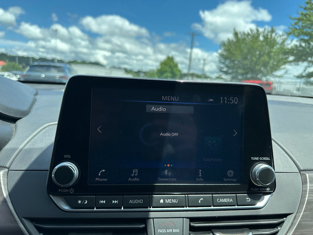 Used 2025 Nissan Altima 2.5 SV FWD image 11