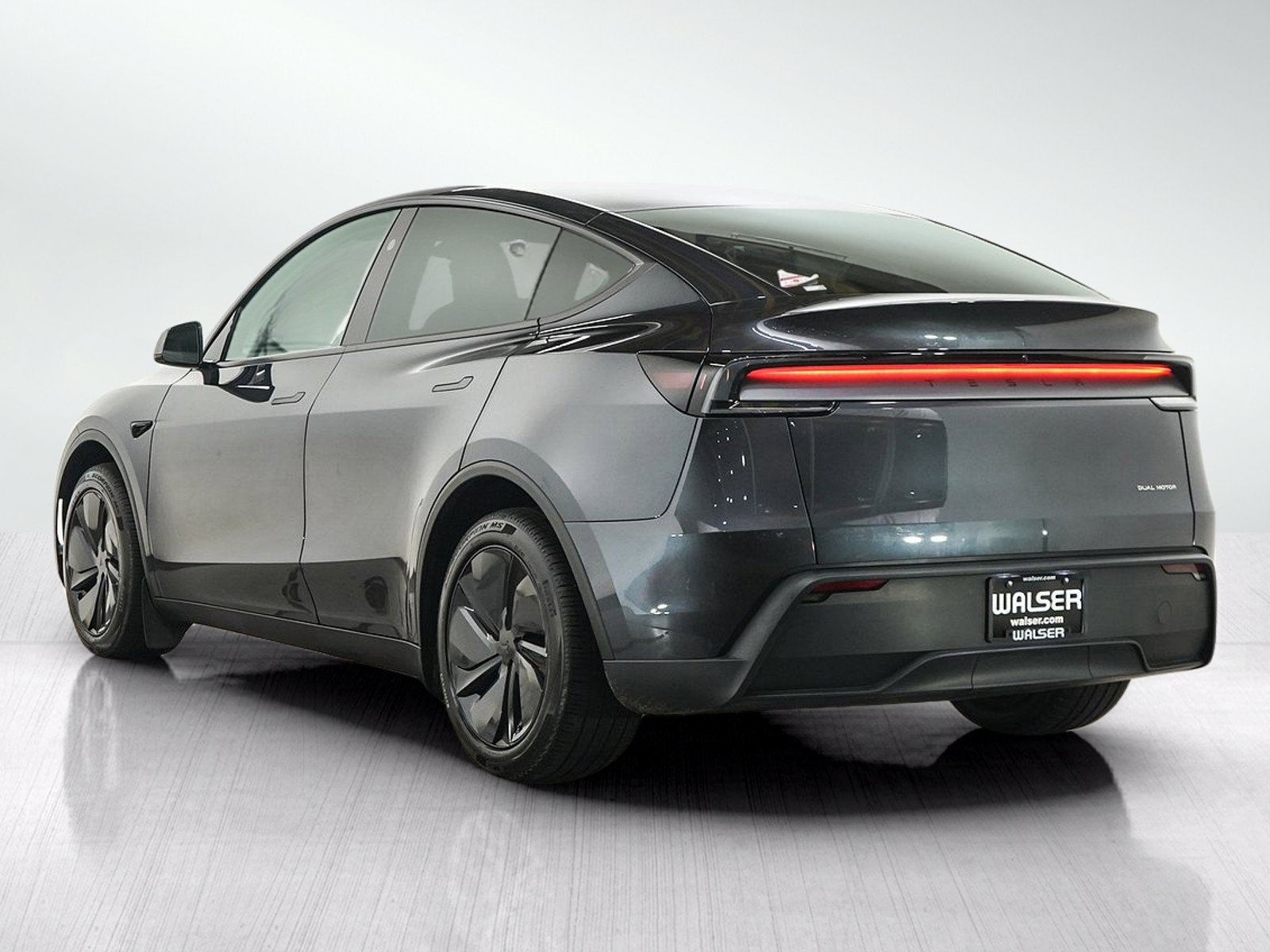 Used 2026 Tesla Model Y Long Range AWD/4WD image 3