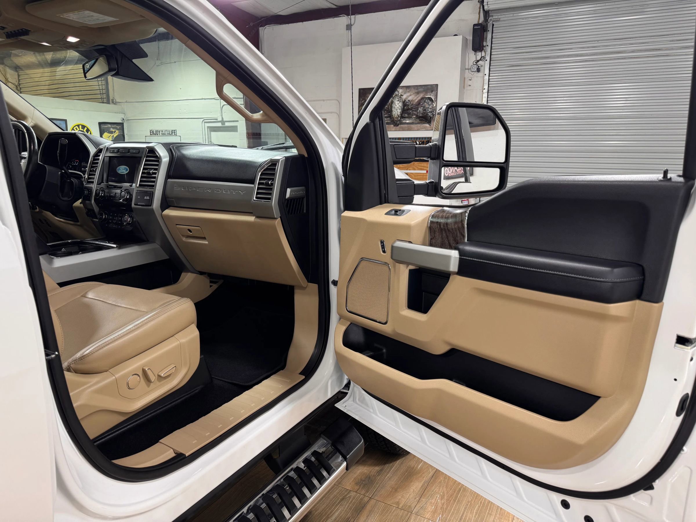 Used 2017 Ford F350 Lariat w/ Lariat Ultimate Package image 19