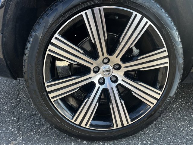 Certified 2024 Volvo XC90 T8 Ultimate w/ Protection Package Premier image 16