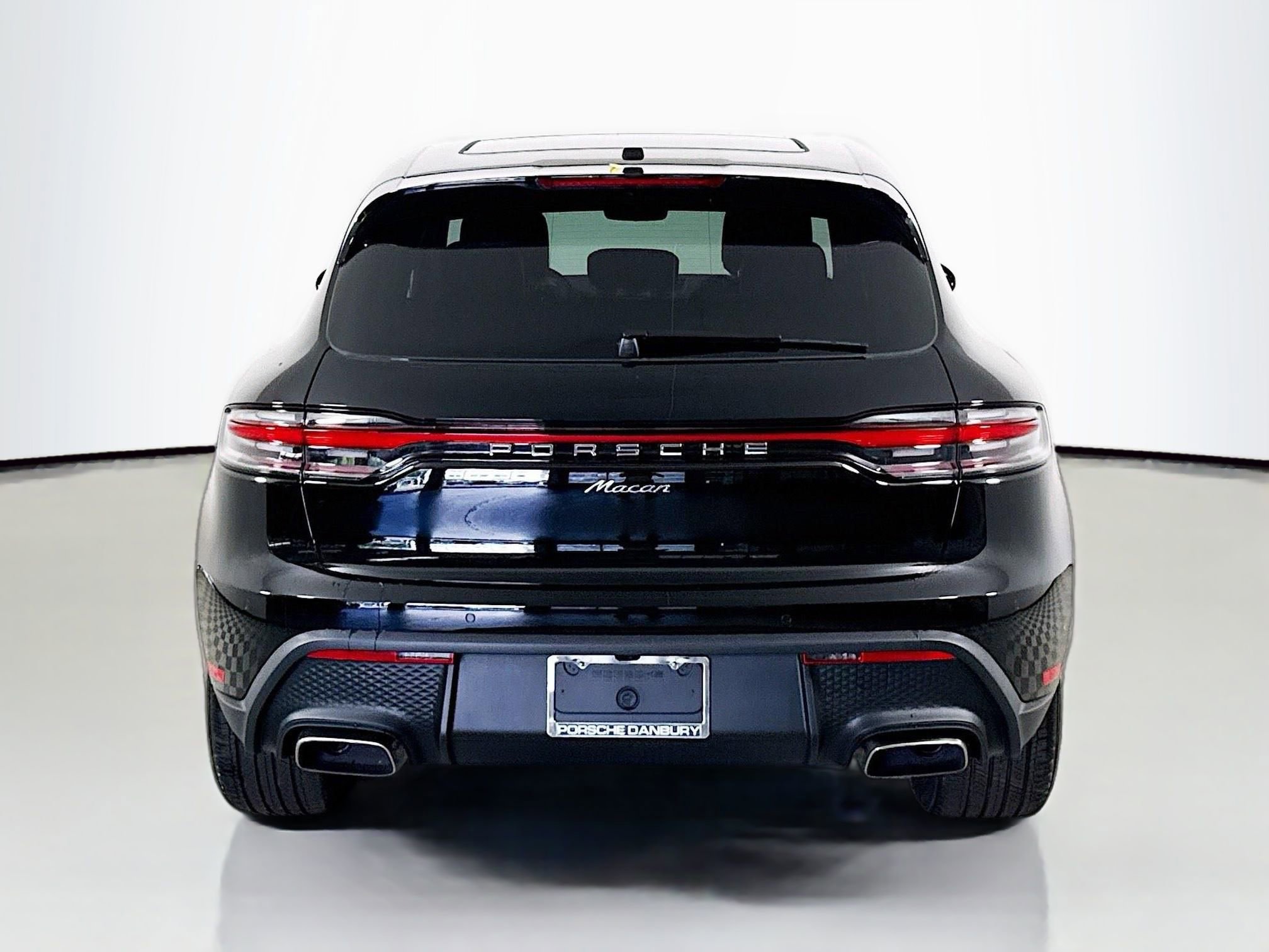 Certified 2025 Porsche Macan AWD/4WD image 10