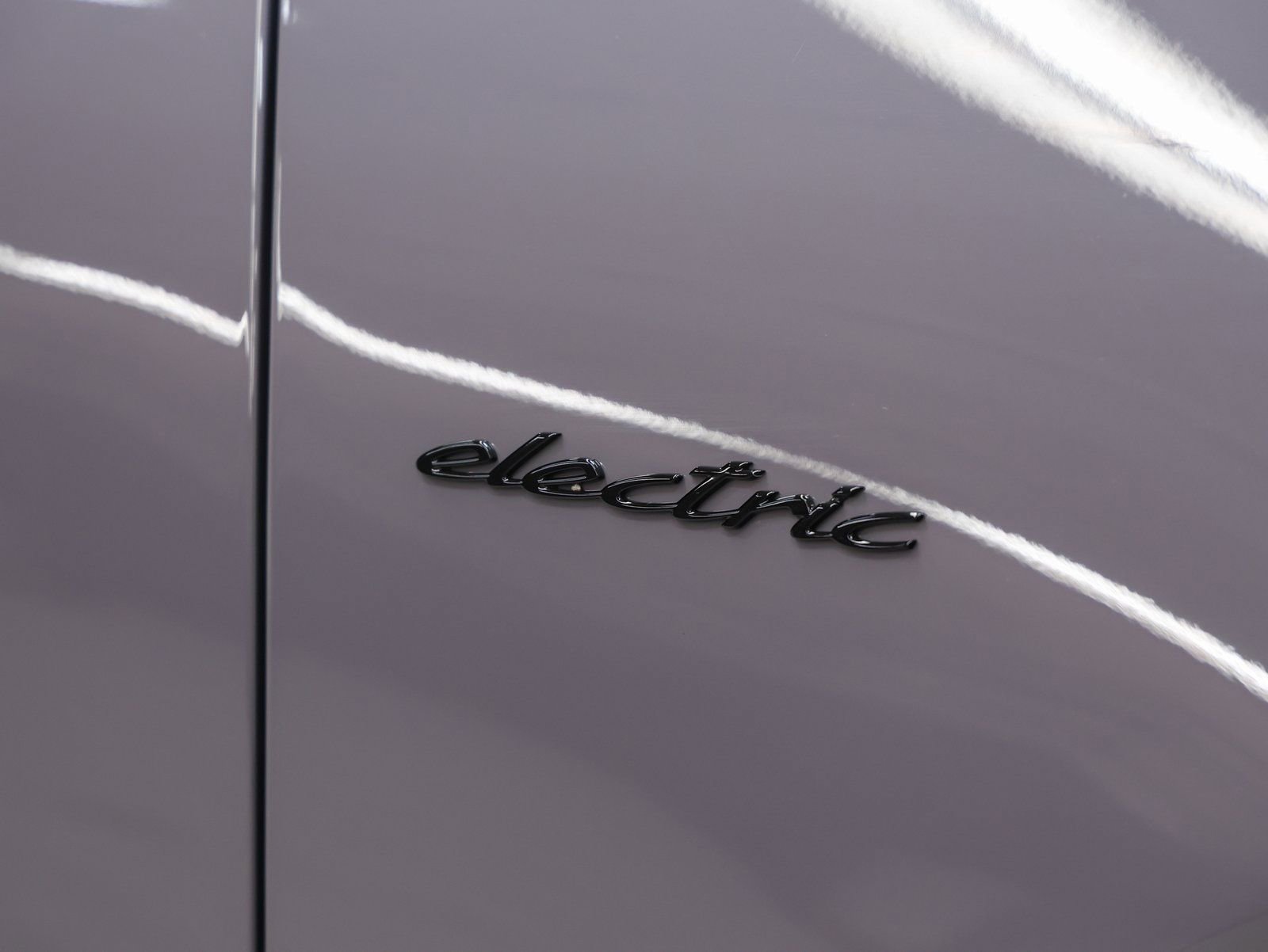 Certified 2025 Porsche Macan 4 Electric image 17