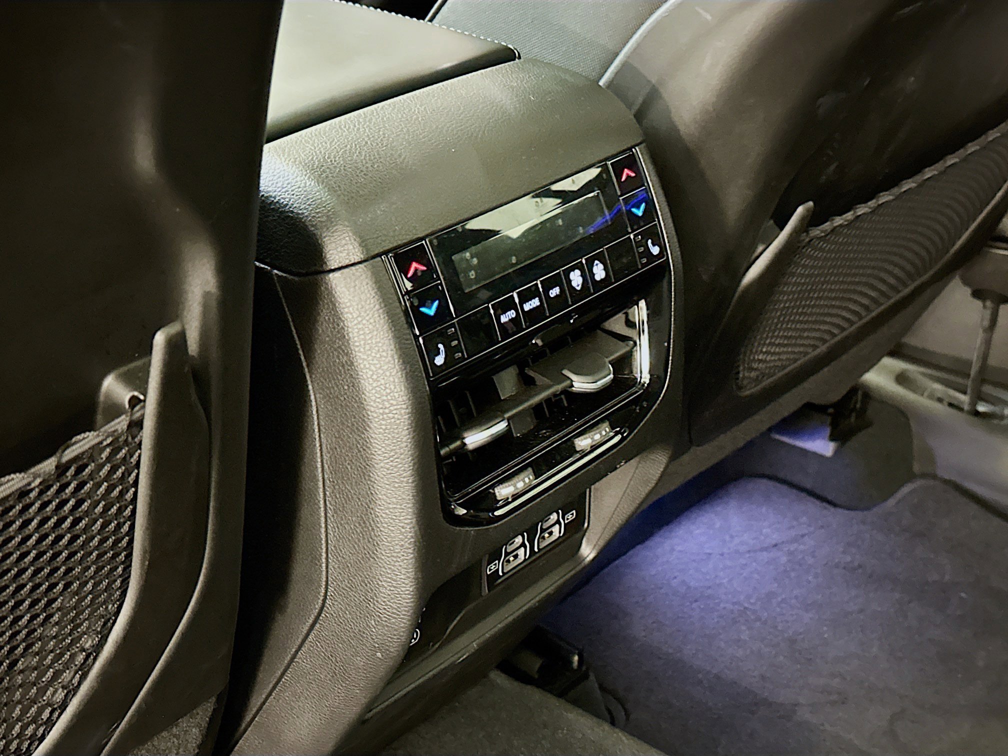 Used 2022 Jeep Grand Cherokee Overland w/ Advanced Protech Group III AWD/4WD image 29