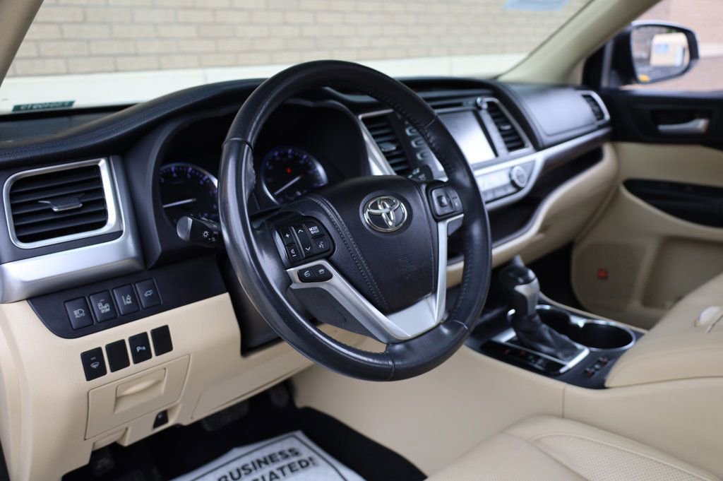 Used 2015 Toyota Highlander Limited image 13