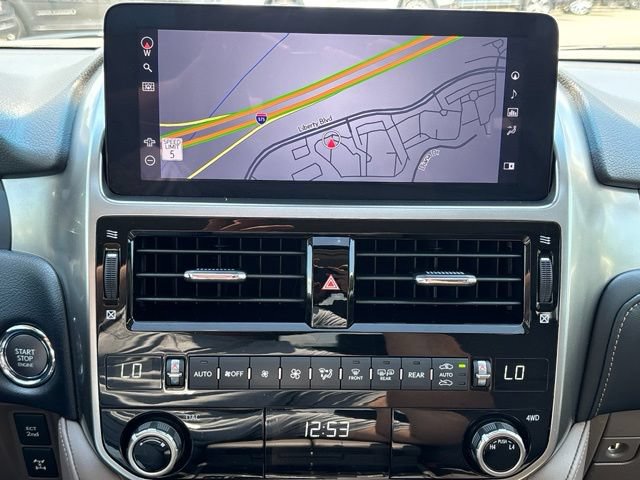 Used 2023 Lexus GX 460 Premium w/ Accessory Package AWD/4WD image 21