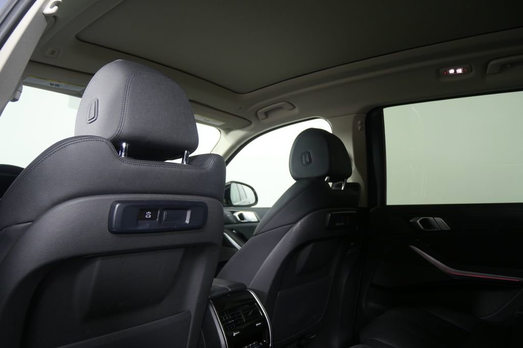 Used 2021 BMW X7 xDrive40i w/ Premium Package image 19