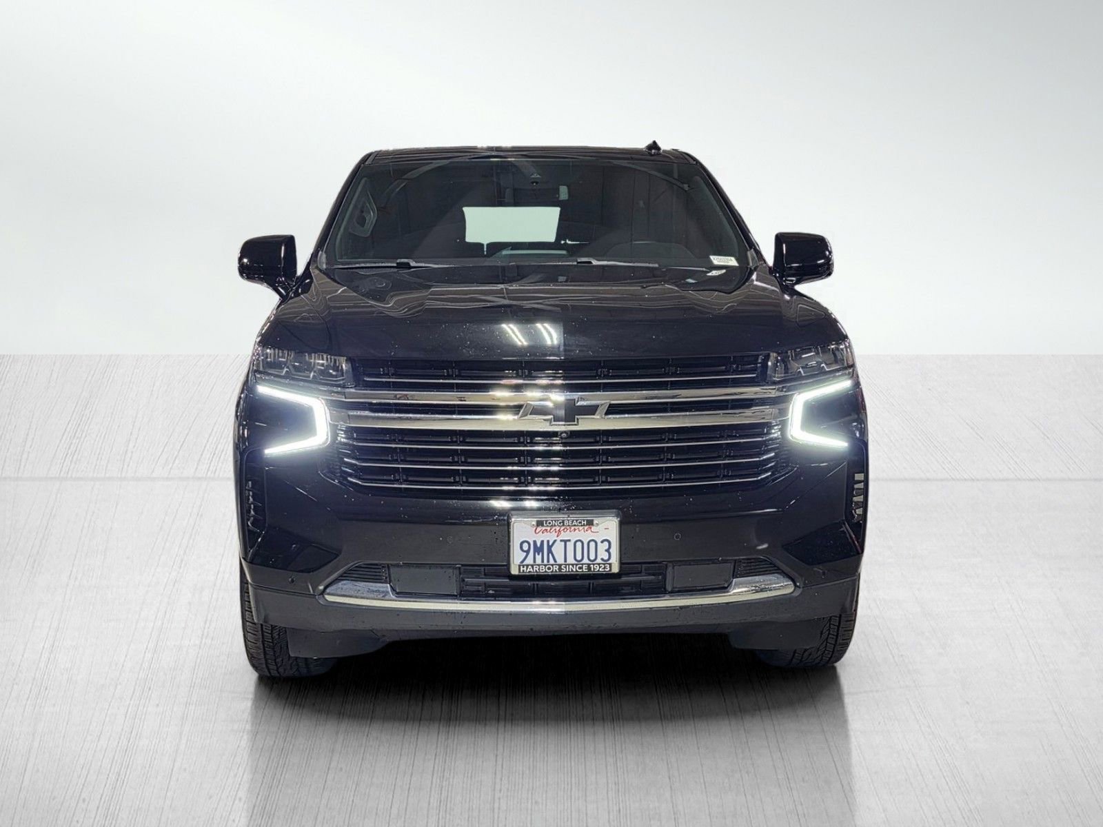 Used 2024 Chevrolet Suburban LT w/ LT Signature Package image 2