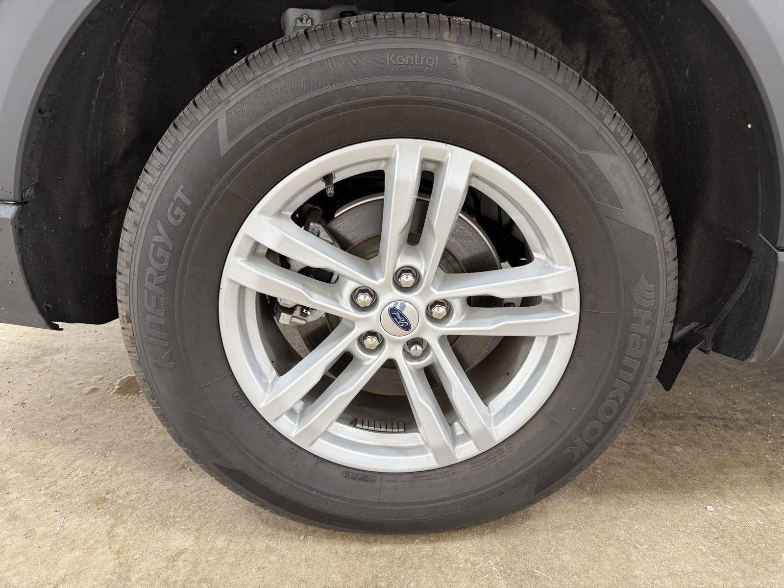 Used 2024 Ford Explorer XLT w/ Equipment Group 202A AWD/4WD image 39